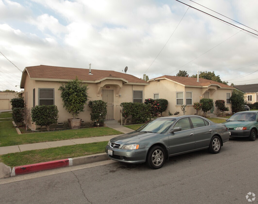 Foto principal - 9742-9748 Walnut St