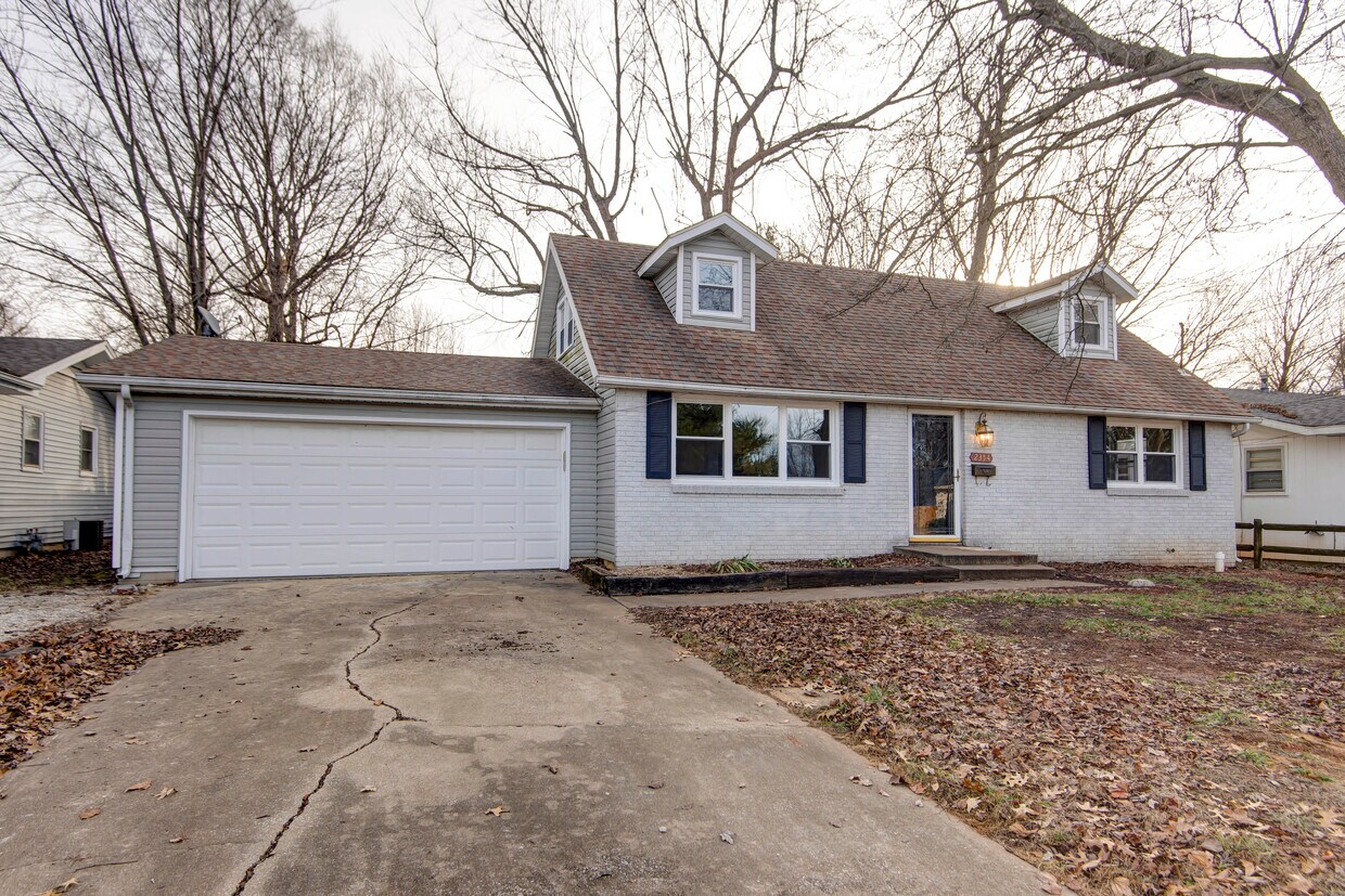 Foto principal - 2354 S Delaware Ave