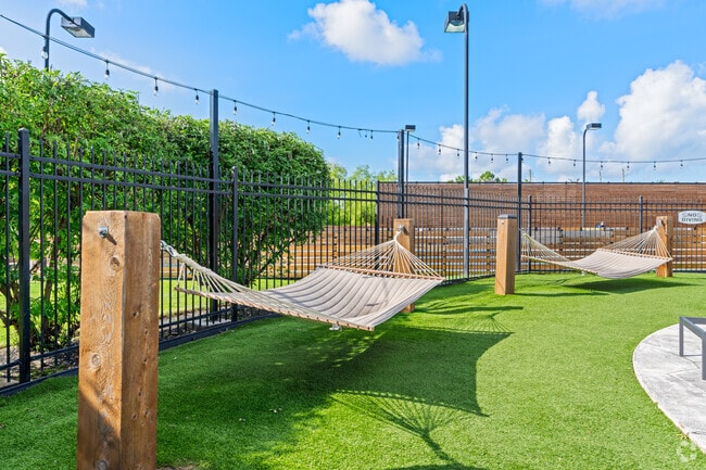 Hammock Oasis - The Flats at Sugarland