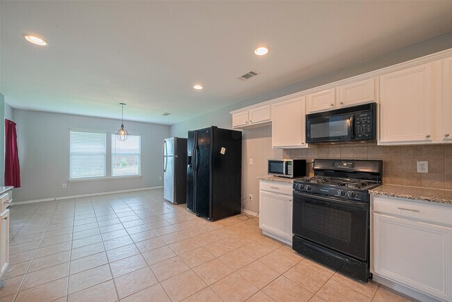 Foto del edificio - 3927 Flatwood Dr