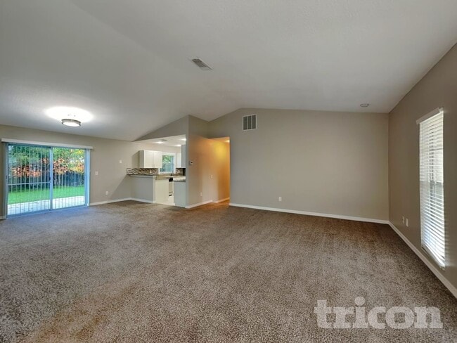Foto del edificio - 823 Balsamwood Ln