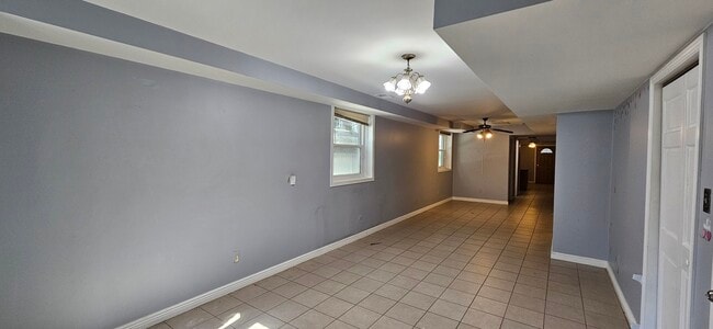 Building Photo - 2444 W Homer St