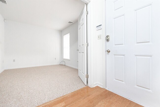 Foto del edificio - 3 br, 3.5 bath Townhome - 830 Walnut Stree...