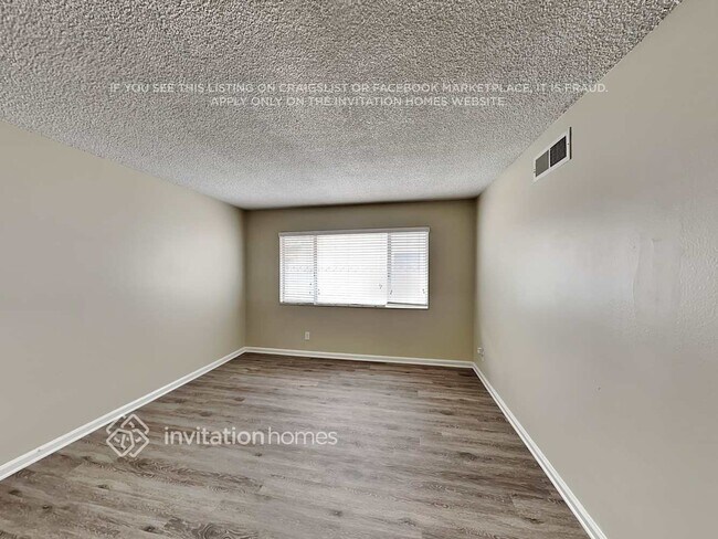 Foto del edificio - 1406 E Elsmere Dr