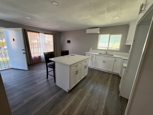 Foto del edificio - 3428 S Budlong Ave