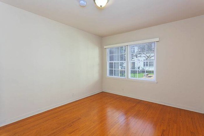 Foto del edificio - 228-230 S Oakland Ave