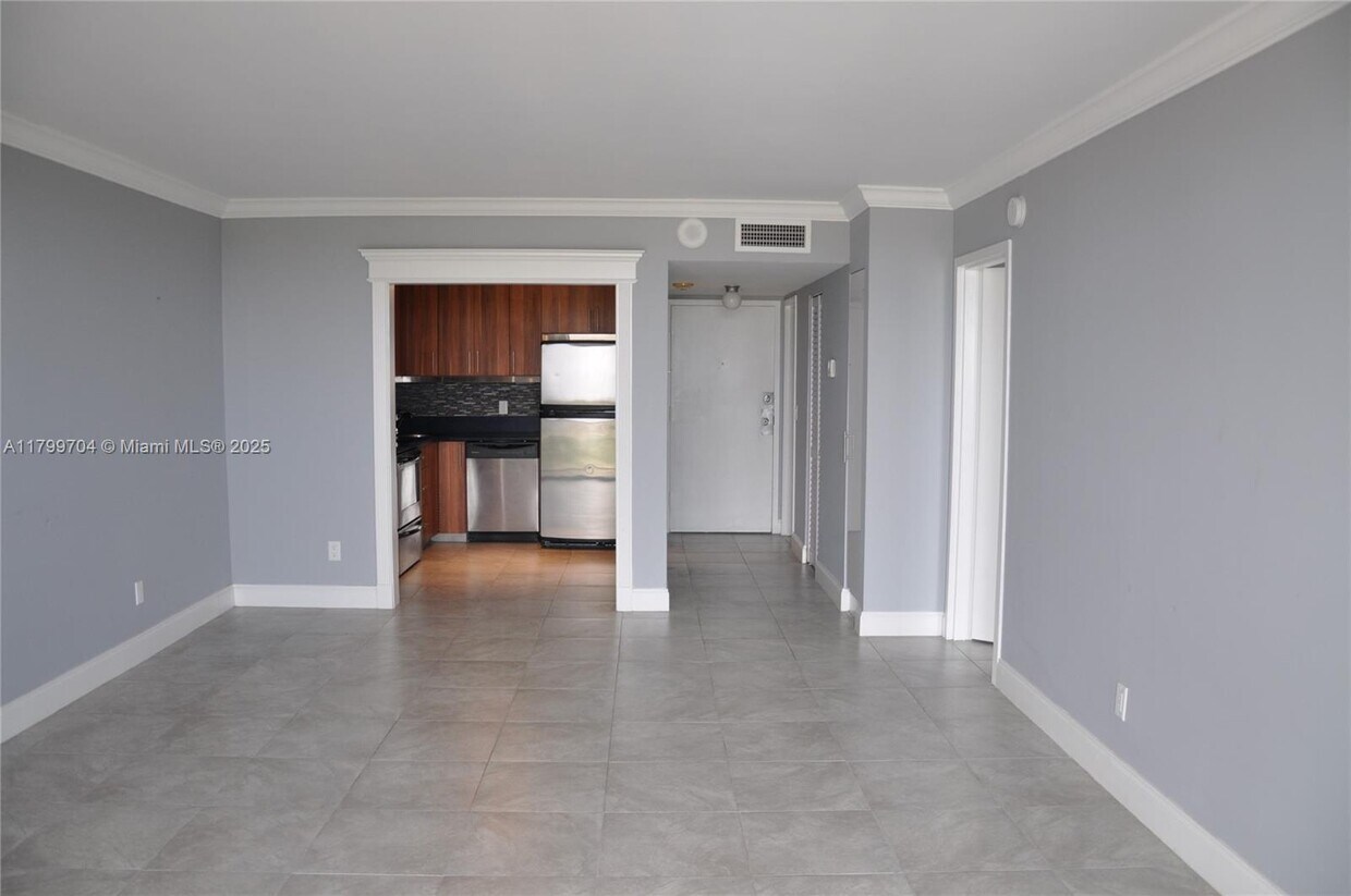 Foto principal - 13499 Biscayne Blvd