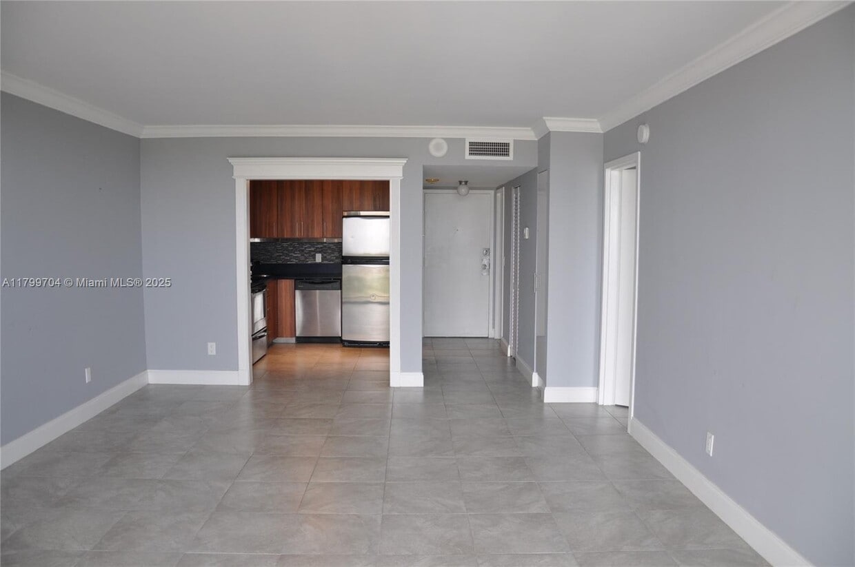 Primary Photo - 13499 Biscayne Blvd