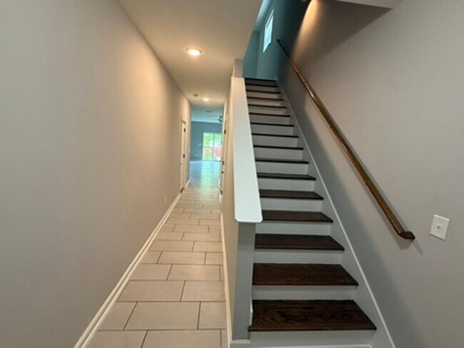 Foto del edificio - Welcome to your new home — a spacious 3 Be...