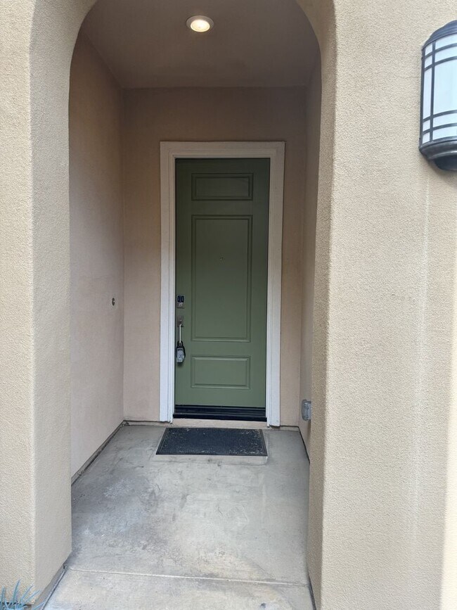 Building Photo - 4 bed 3 bath Beautiful Irvine home located in Orange County Great Park Community in Beacon Park