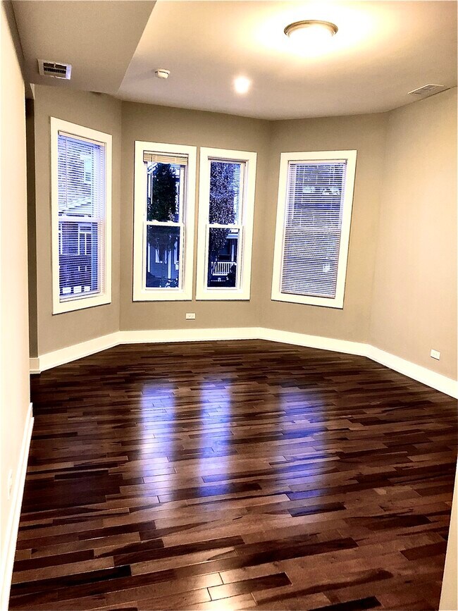 Building Photo - 3026 N Allen Ave