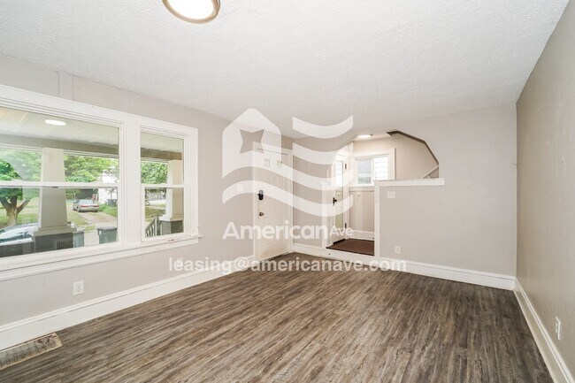 Foto del edificio - 560 Garry Rd