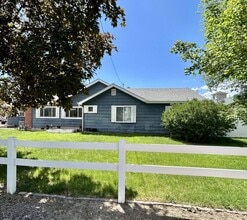 Building Photo - 233 Greydene Ave