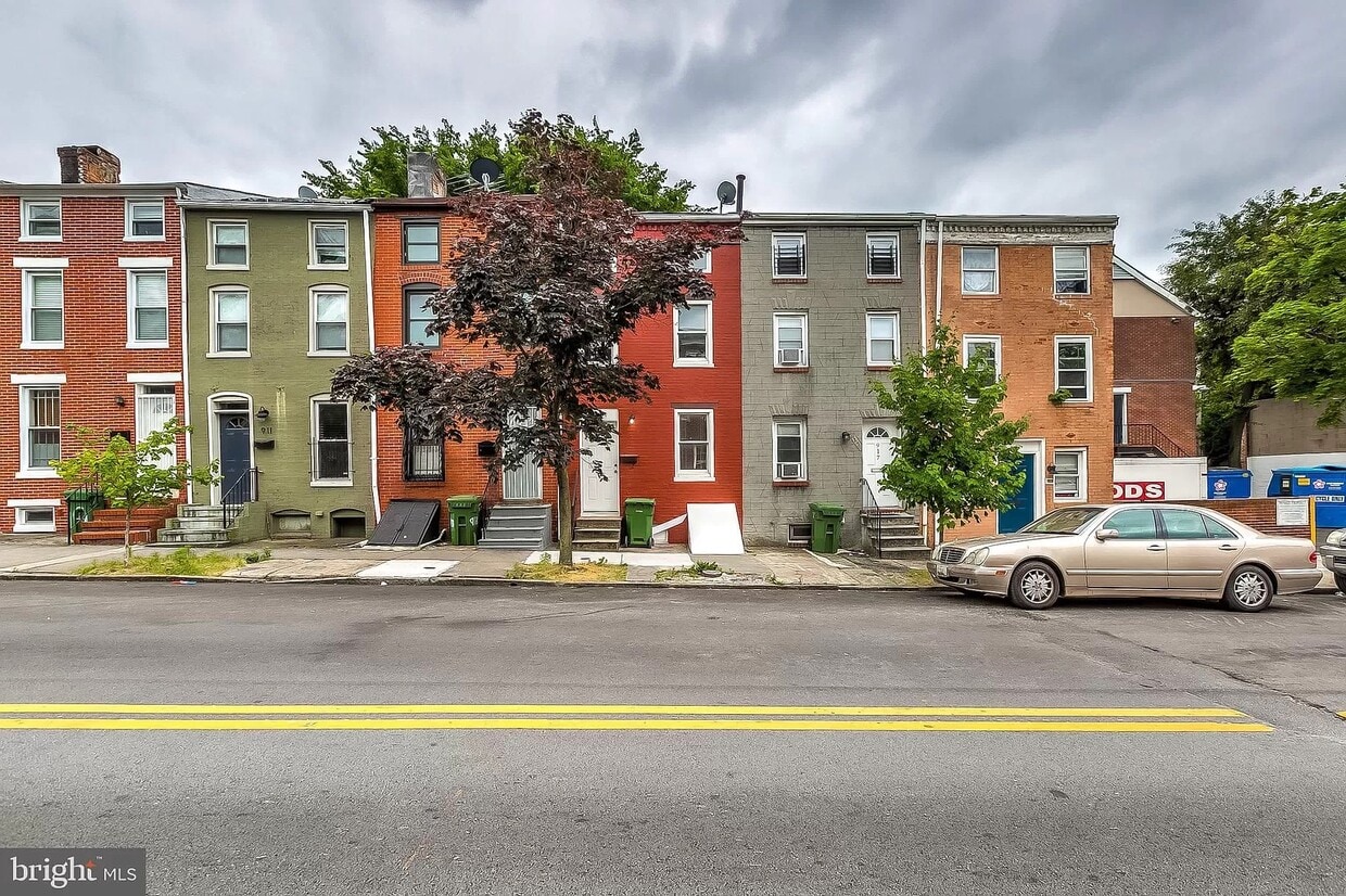 Primary Photo - 915 W Lombard St