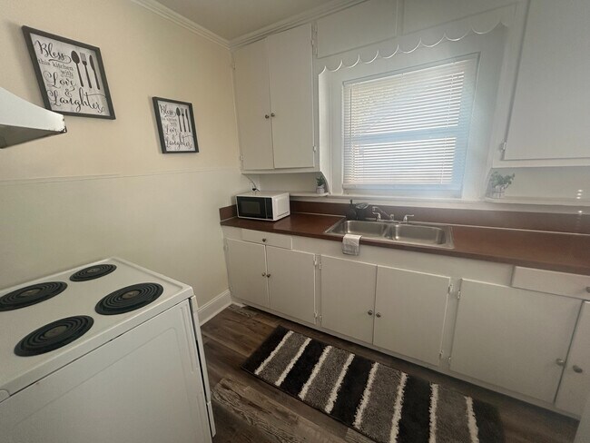 Foto del edificio - Room in Apartment on Kerr St NW