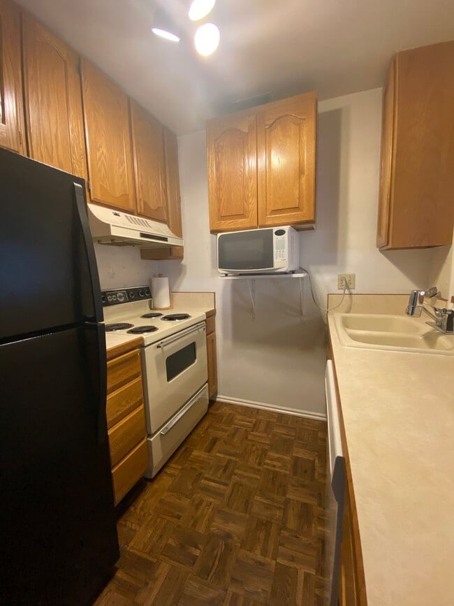 Building Photo - Sun Garden 1 bed 2 full bath Condo.