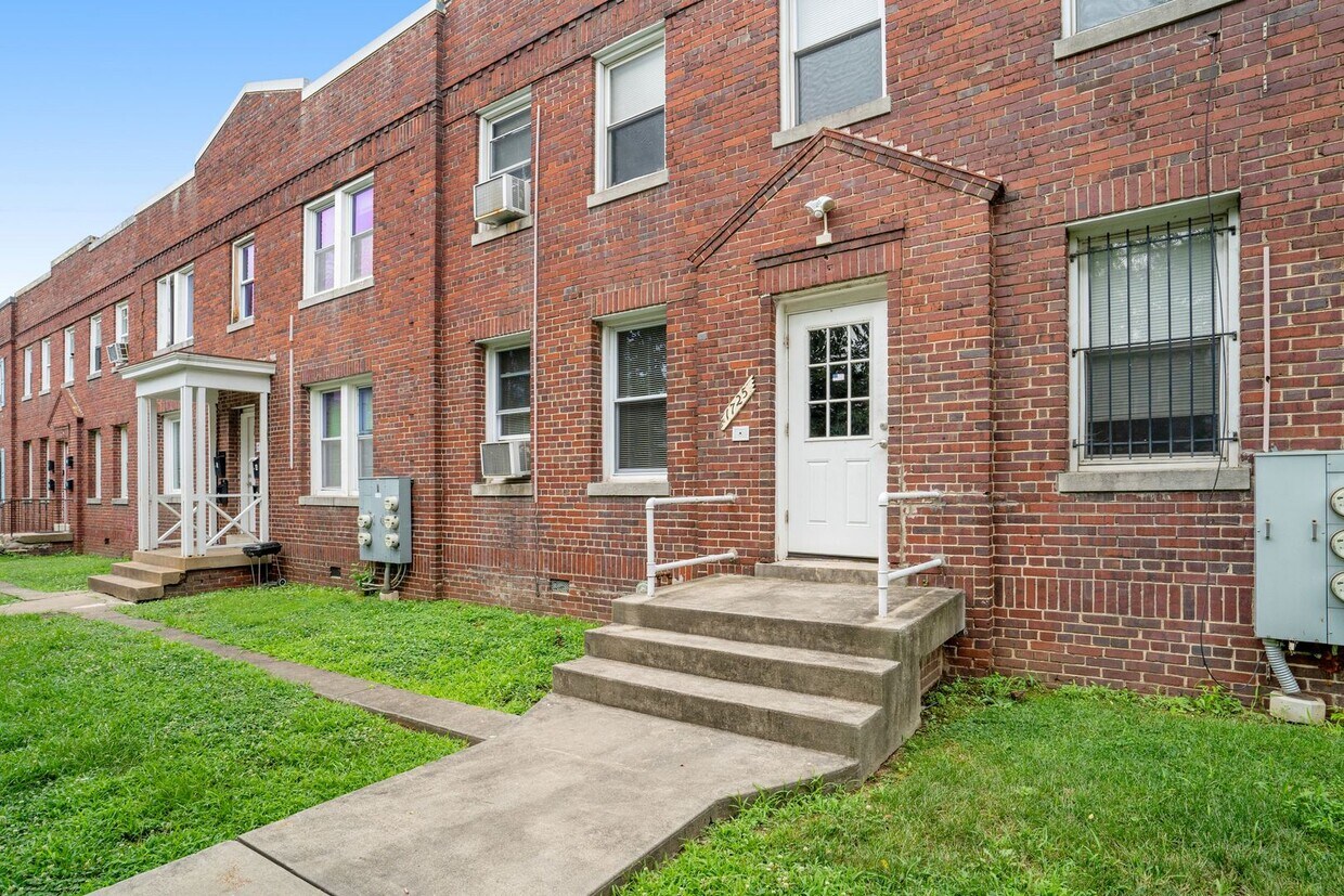 Foto principal - Kingman Park Charming Brick Townhome - Mov...