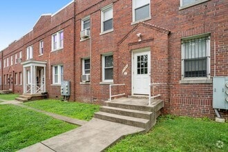 Building Photo - 1725 E St NE