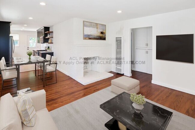 Building Photo - Nicely Remodeled Hayward Hills Home For Rent