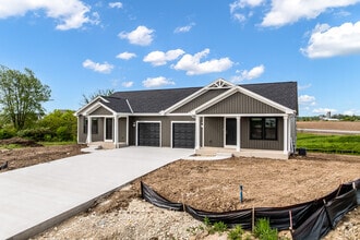 Building Photo - W219N16241 Primrose CtUnit 1
