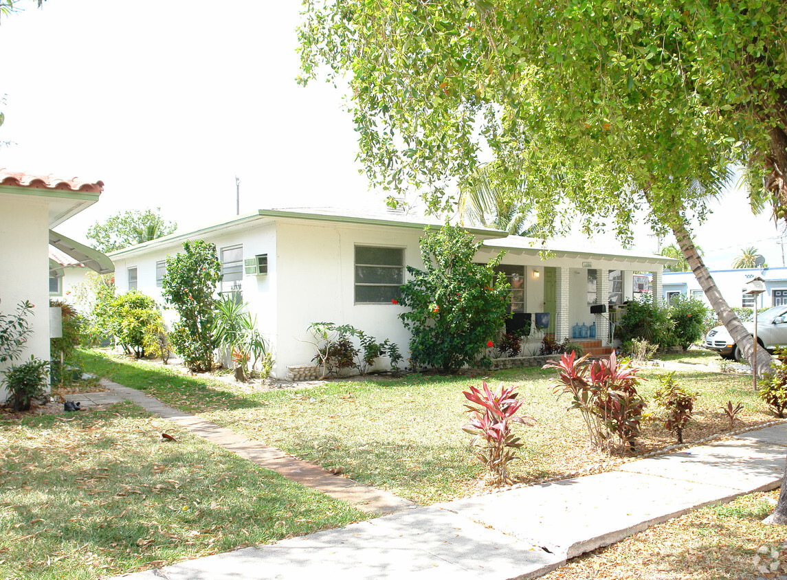 Primary Photo - 1634 Dewey St