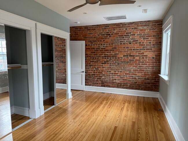 Building Photo - 139 S Colonial Ave