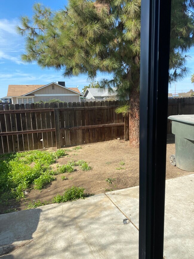 Patio - 931 Julieann Ln