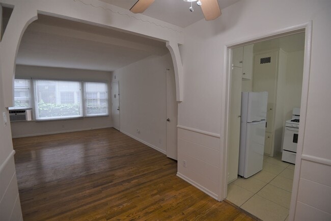 Building Photo - 14830 Dickens St