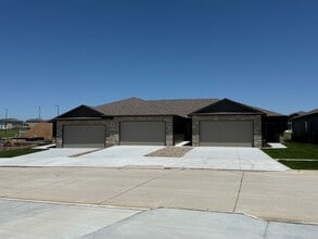 Building Photo - 7007 Serpentine Dr