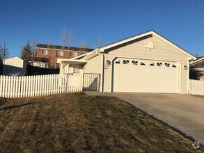 Building Photo - 302 Arbor Ln