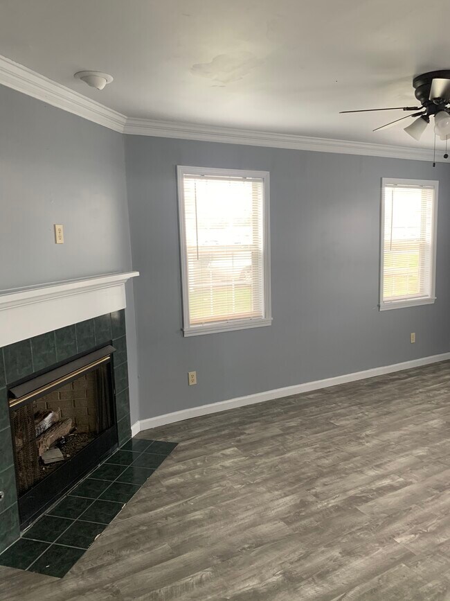 Foto del edificio - 105 Hines Blvd