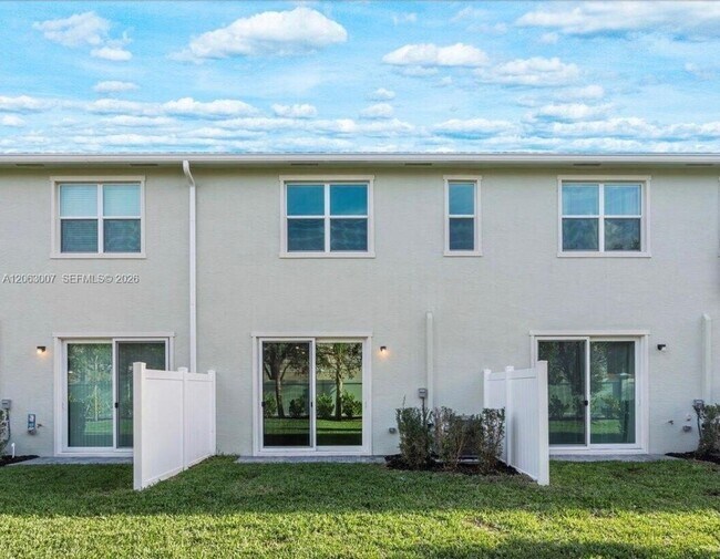 Foto del edificio - 223 SE Woodbark St