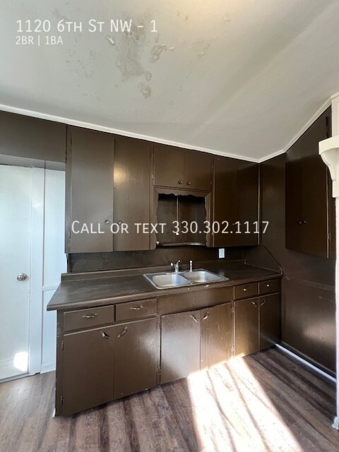 Foto del edificio - Spacious 2 bedroom first level apartment -...