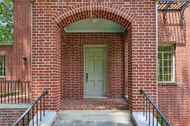 Foto del edificio - 1698 Noble Dr NE