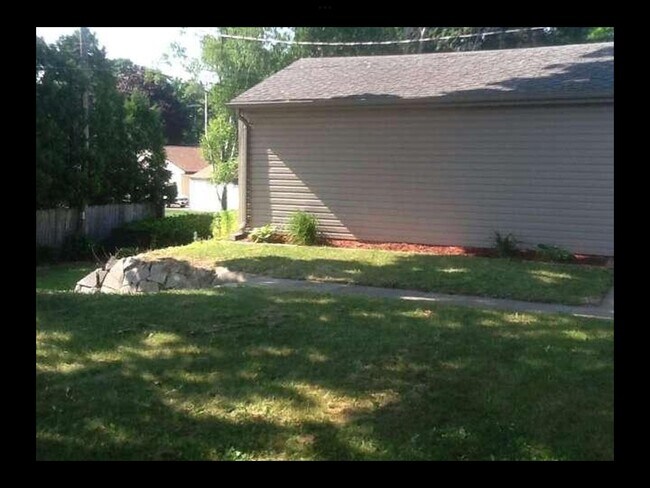 Building Photo - 808 forest circle
