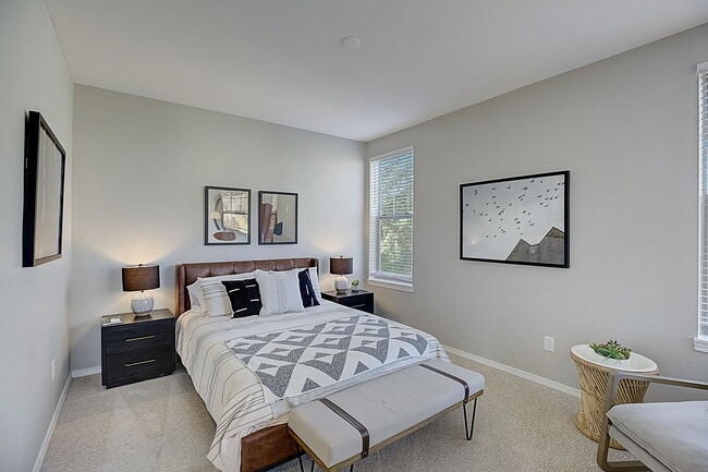 Building Photo - Summerwalk at Klahanie