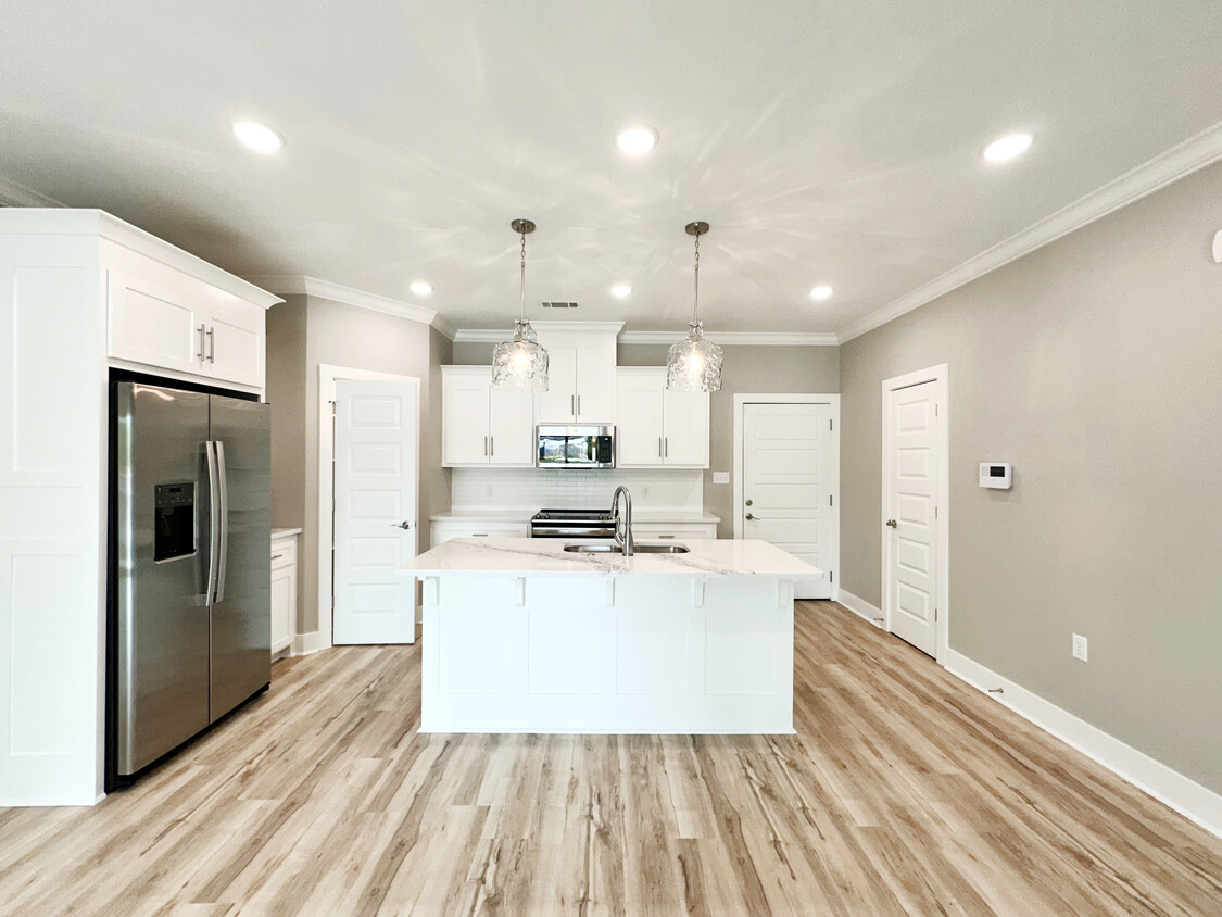Foto principal - 225 Country Club Pkwy