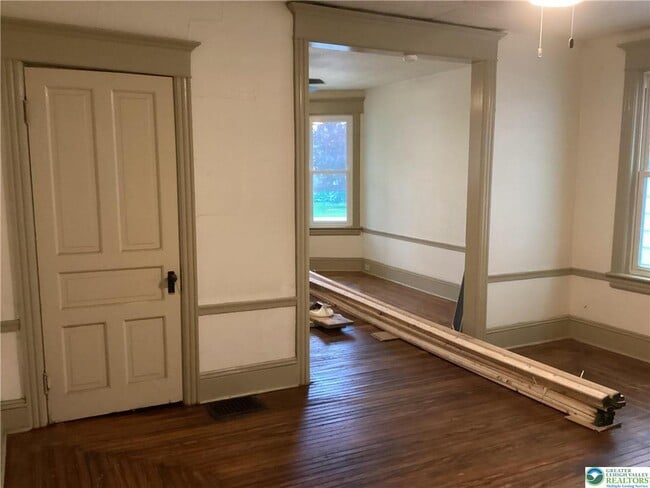 Building Photo - 809 Wood Ave