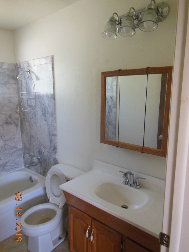 Baño principal - 5013 Dyer Ln