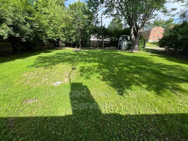 Building Photo - 609 Gladys Dr