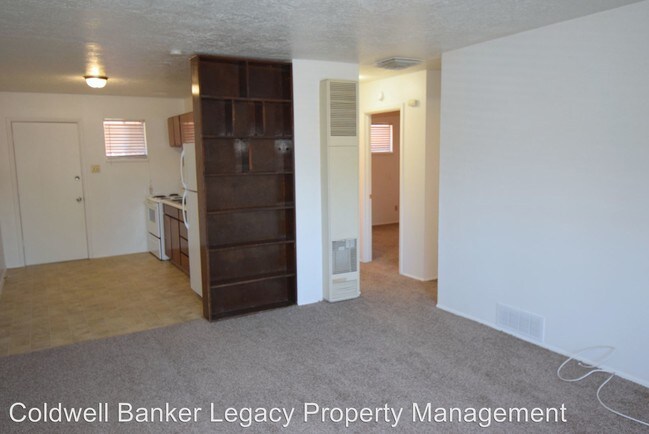 Building Photo - 9400 Candelaria Rd NE