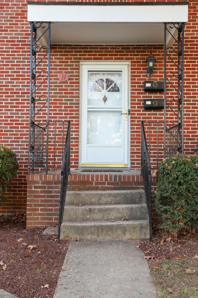 Building Photo - 11 W Magnolia Ave