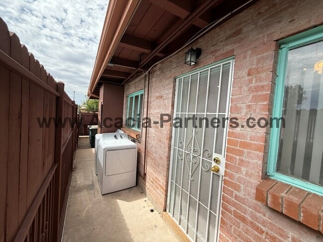 Building Photo - Beautiful Two Bedroom with Storage