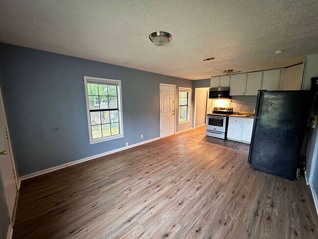 Building Photo - 1602-1604 N Park Street