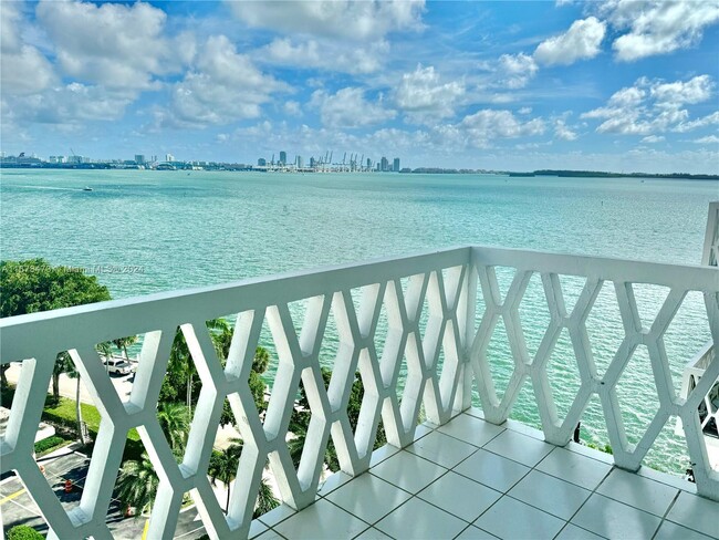 Foto del edificio - 1430 Brickell Bay Dr