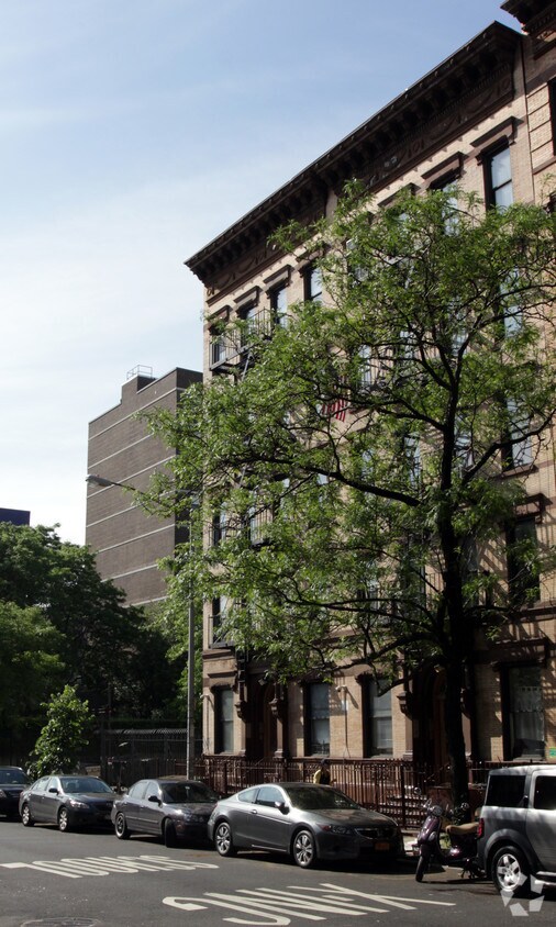 Foto del edificio - 166 W 107th St