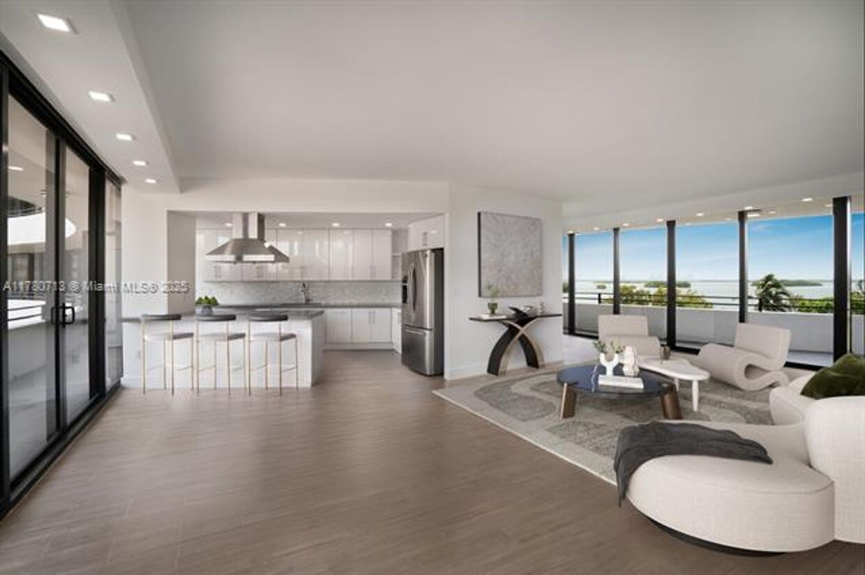 Foto principal - 720 NE 69th St