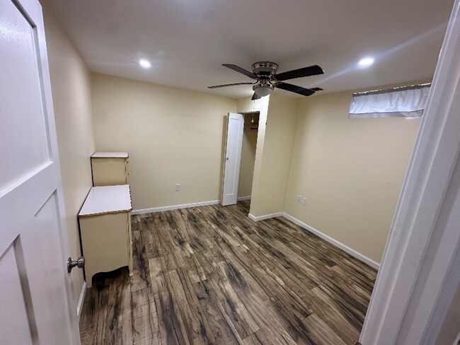 Foto del edificio - 7351 Waldman Ave