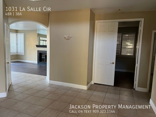 Foto del edificio - Beautiful Corona Hills Home