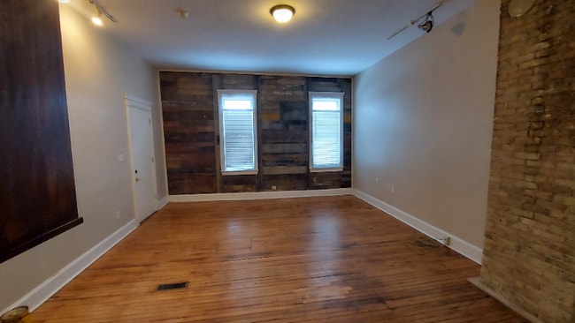 Building Photo - 319 E Garfield Ave